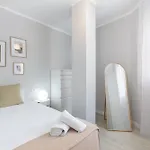 Luminoso Y Moderno En By 아파트