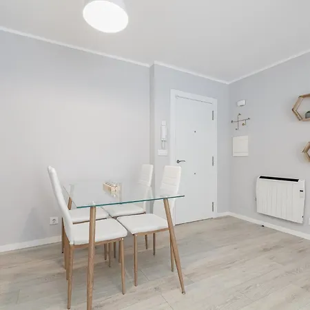 Luminoso Y Moderno En By Apartamento