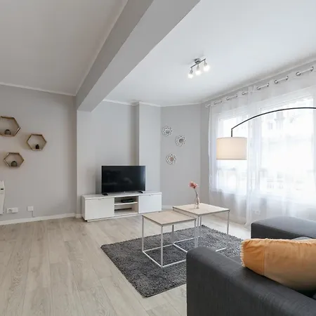 Luminoso Y Moderno En By