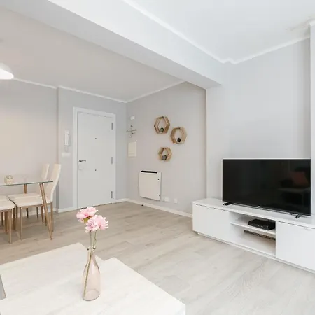 Luminoso Y Moderno En By * Vigo