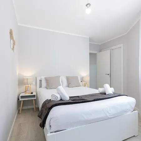 Apartamento Luminoso Y Moderno En By *