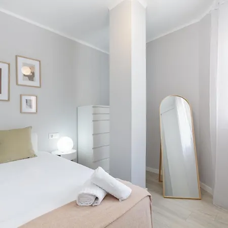 Luminoso Y Moderno En By Apartamento