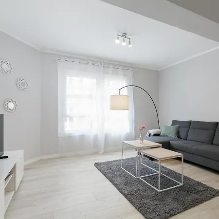 Apartamento Luminoso Y Moderno En By *