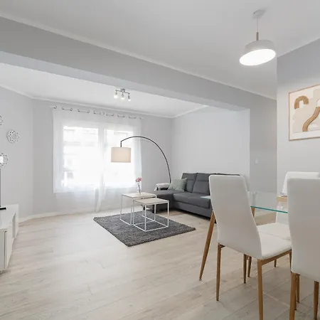 Luminoso Y Moderno En By Apartamento *