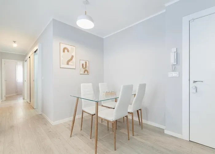 Luminoso Y Moderno En By Apartmán *