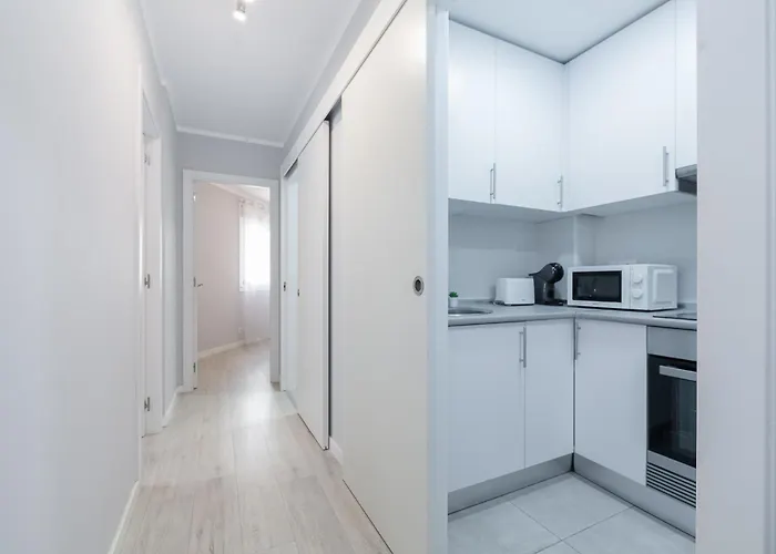 Luminoso Y Moderno En By * Vigo